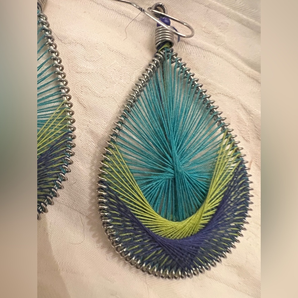 Wire wrapped thread earrings peacock - Picture 3 of 6
